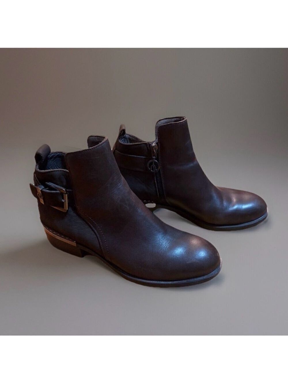Wishbone Collection - Elegant Brown Leather Ankle Boots - Size 8